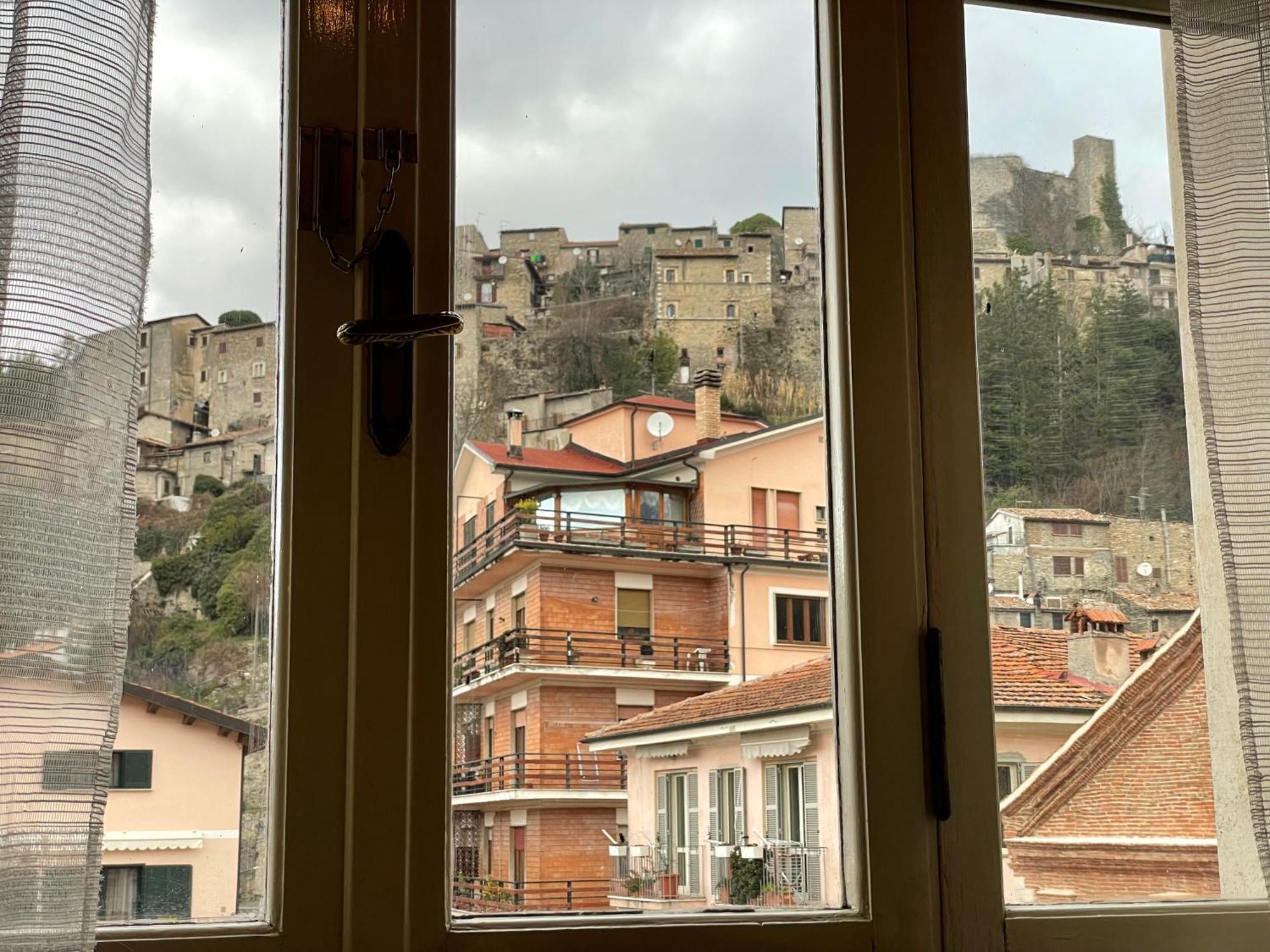 Al Campanile Centro Storico Ampio Luminoso E Panoramico Appartamento Trilocale Carsoli Exterior foto